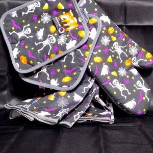 5 piece Halloween kitchen set